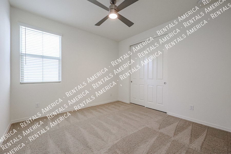 Building Photo - 1095 S Sunset Dr