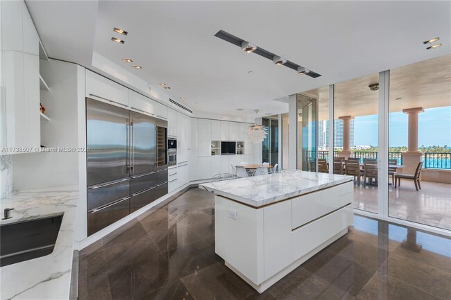 Building Photo - 7143 Fisher Island Dr