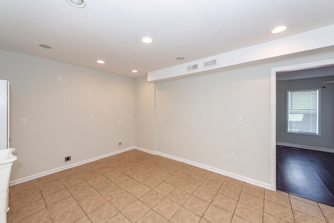 Building Photo - 113 Trescott Ct