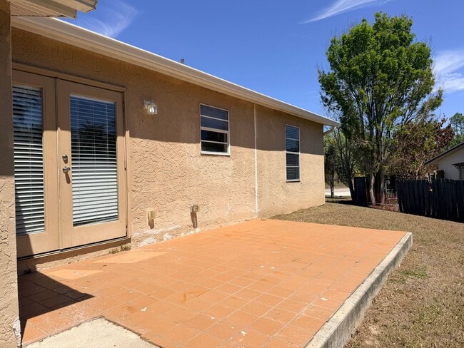 Building Photo - 3 bedroom 2 bath 1 Car Garage Single Family Home