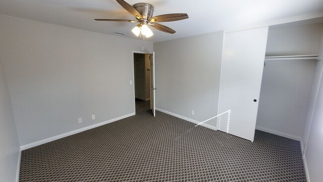 Building Photo - g13427