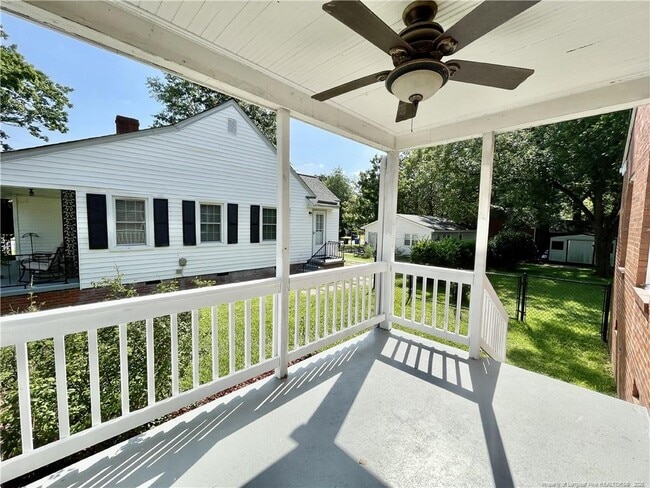 Building Photo - 122 Camellia Dr