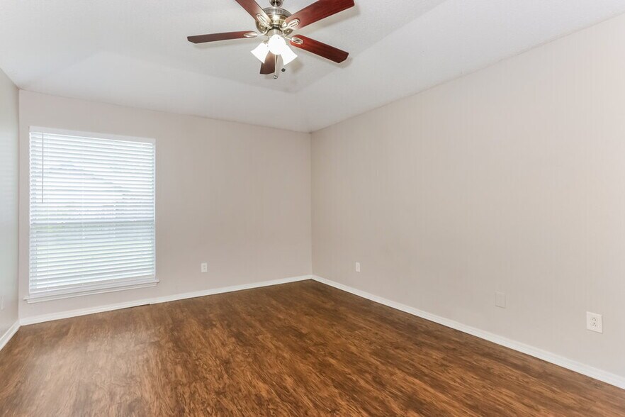 Building Photo - 5532 Four Winds Dr