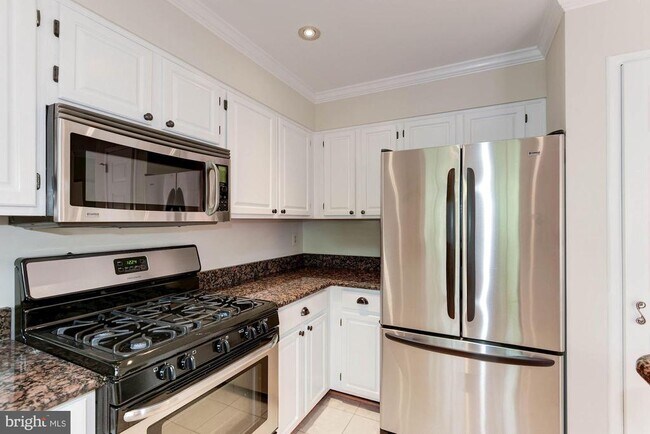 Building Photo - 1264 Quaker Hill Dr