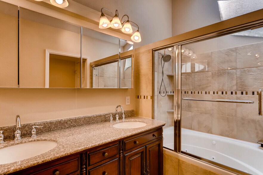 Building Photo - 2685 S Dayton Way