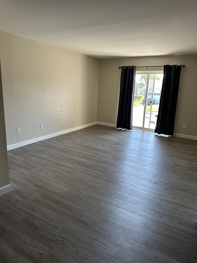 Building Photo - 1000 Chestnut St