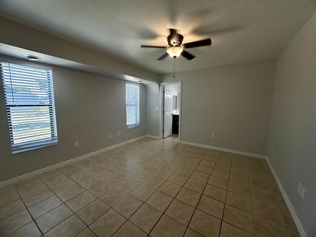 Building Photo - Fenced 3/2 with Screened Lanai in NE Cape Coral