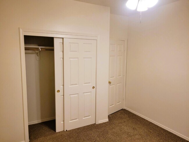 Building Photo - 2706 Gloria Ave