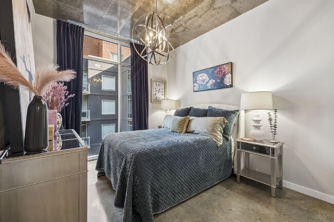 Building Photo - Move-In Ready ICON Condo in The Gulch, Designer Furnished Option, Rare Same-Floor Parking, 2BR wi...