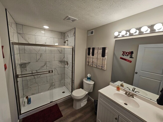 Building Photo - 814 Pierson Rd