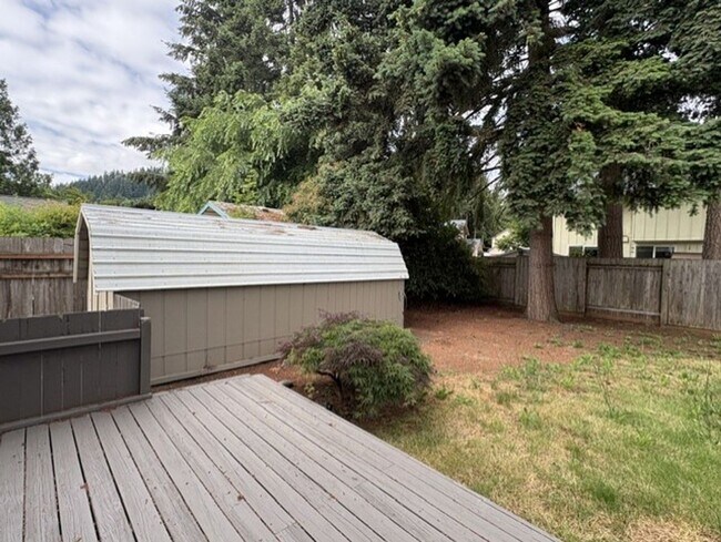 Building Photo - Newly remodeled Thurston  Home