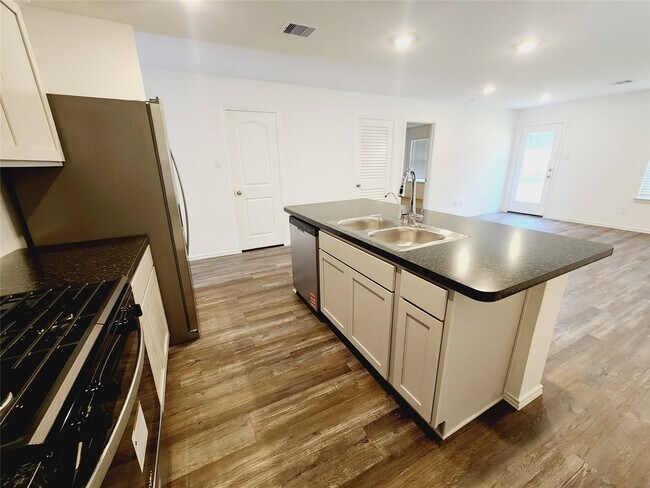 Building Photo - 6043 Canyon Dawn Dr