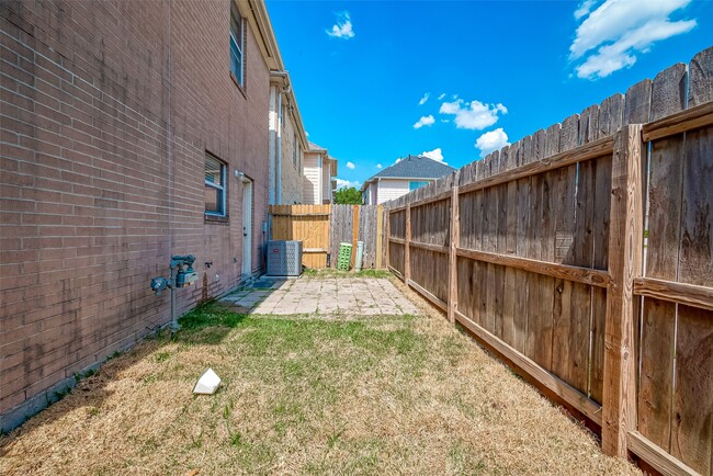 Building Photo - 206 Sydnor St