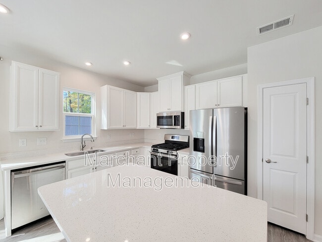 Building Photo - 111 Marthawood Ln