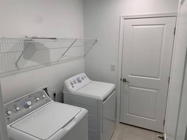 Building Photo - 5586 Tranquila Ln