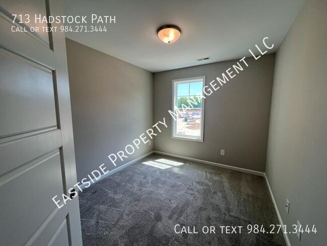 Building Photo - Come see this lovely townhome in a desirab...