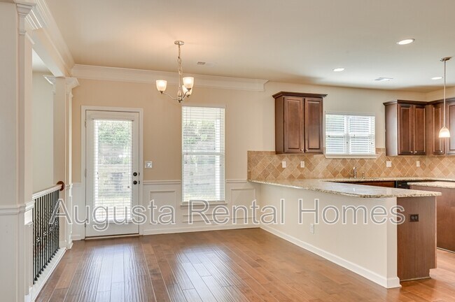 Building Photo - 5014 Vine Ln