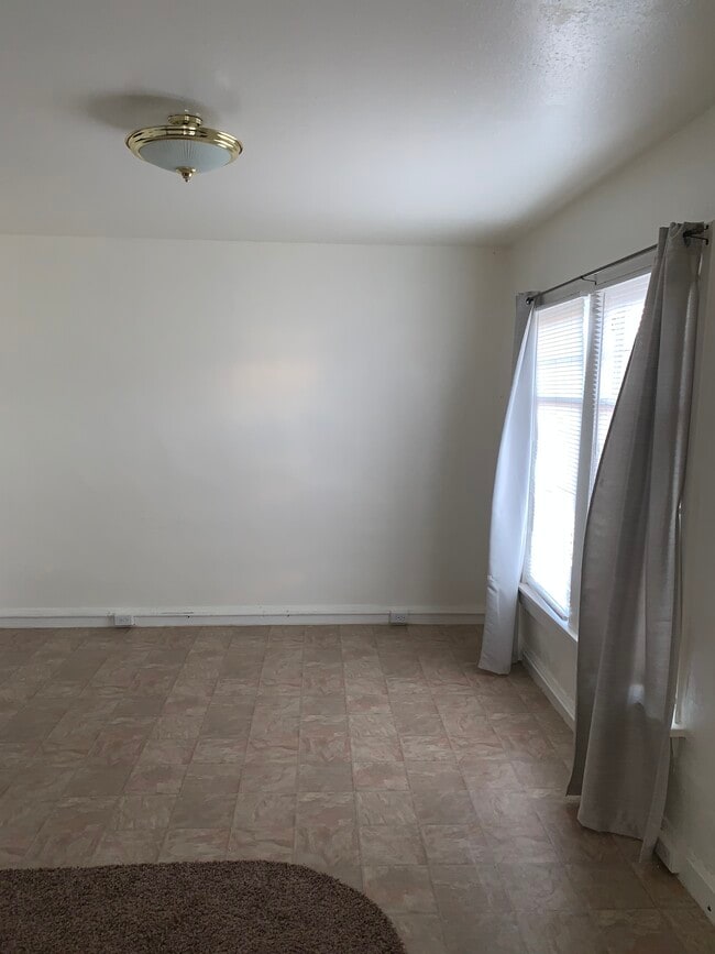 Building Photo - 214 W Aspinwall St