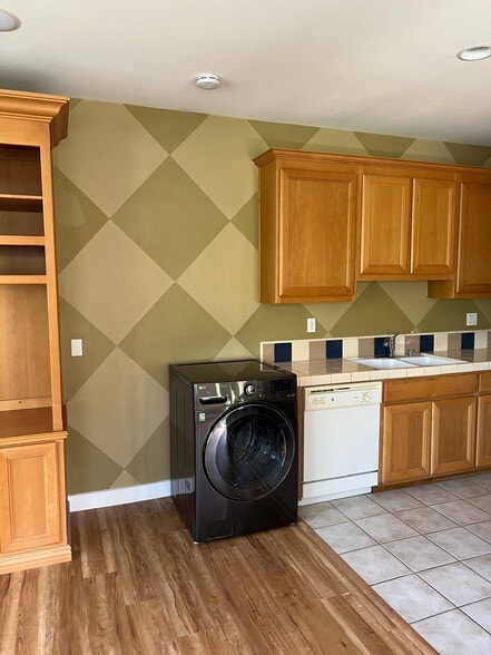 Laundry and Dishwasher - 8520 Kern Ave