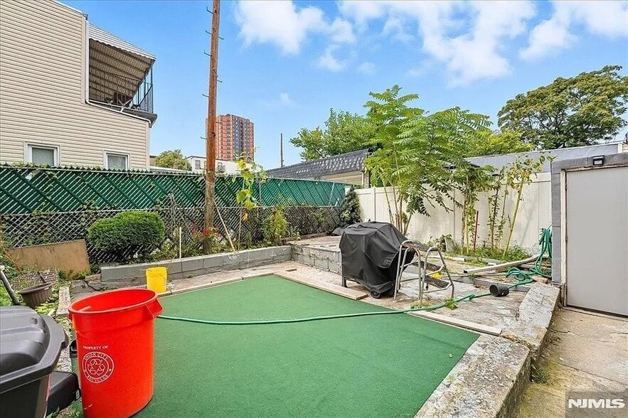 Building Photo - 2105 New York Ave