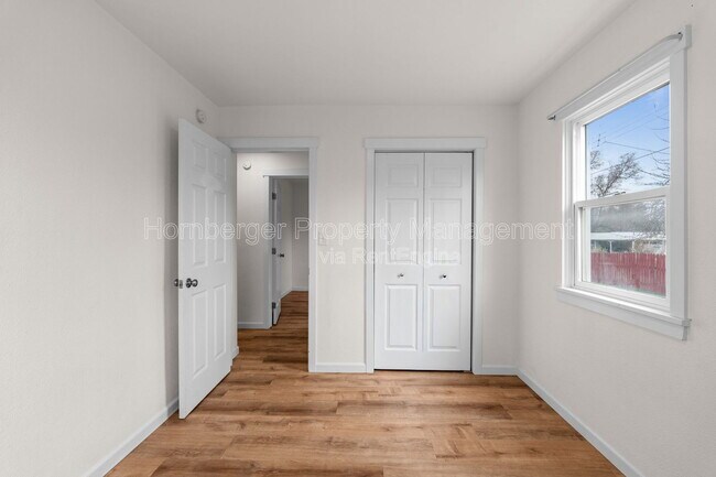 Building Photo - 6950 N Crestline St