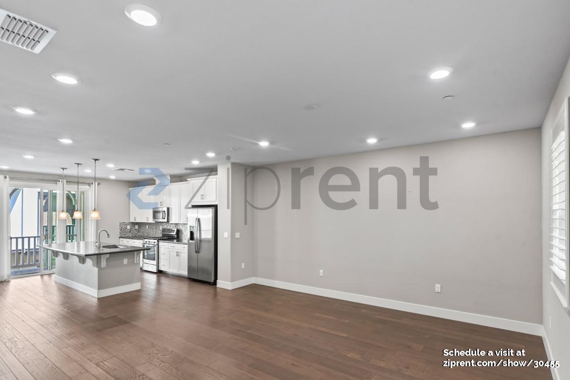 Building Photo - Unit