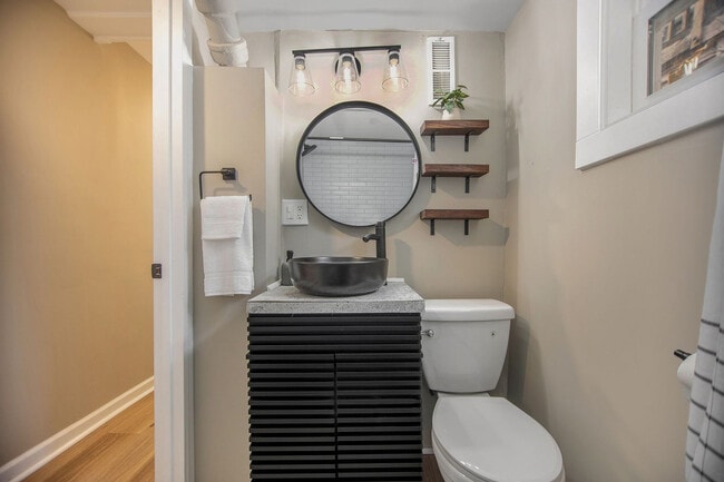 Building Photo - 417 6th St NW