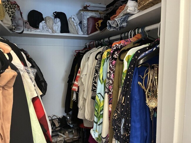 Building Photo - 1000 West Ave