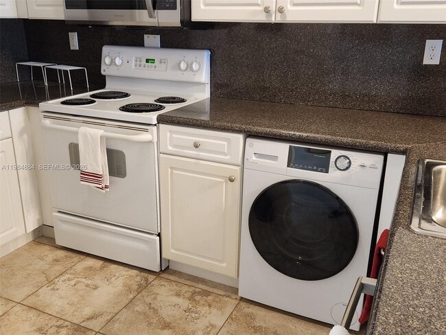 Building Photo - 2501 S Ocean Dr