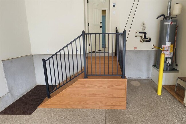 Building Photo - 409 Rio Grande Loop