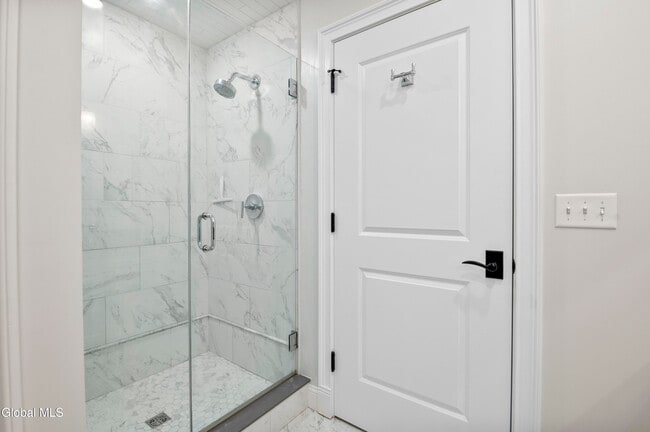 Building Photo - 37 White St