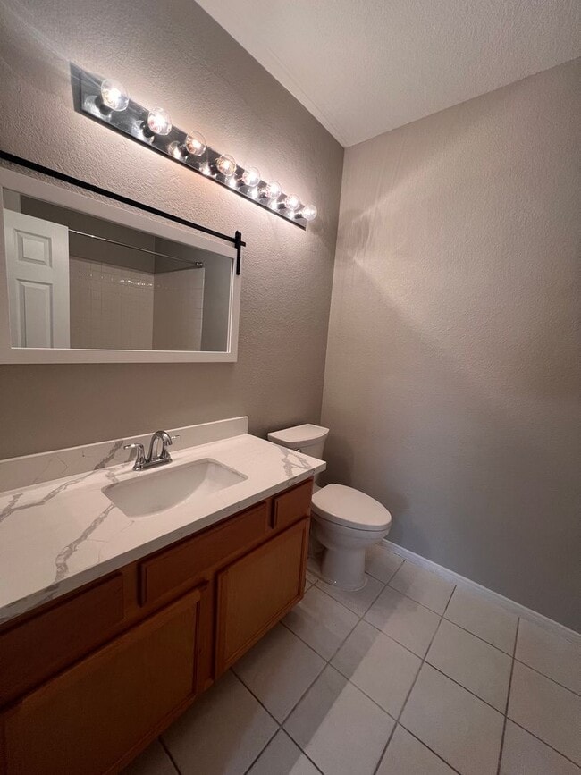 Building Photo - Gated / Mountain Views / $500 Off First Month