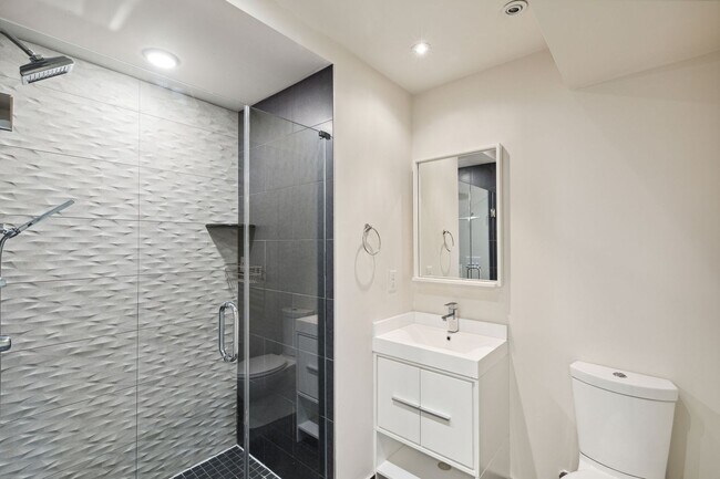 Building Photo - Luxury 2BD/2BA| Bella Vista Apartment