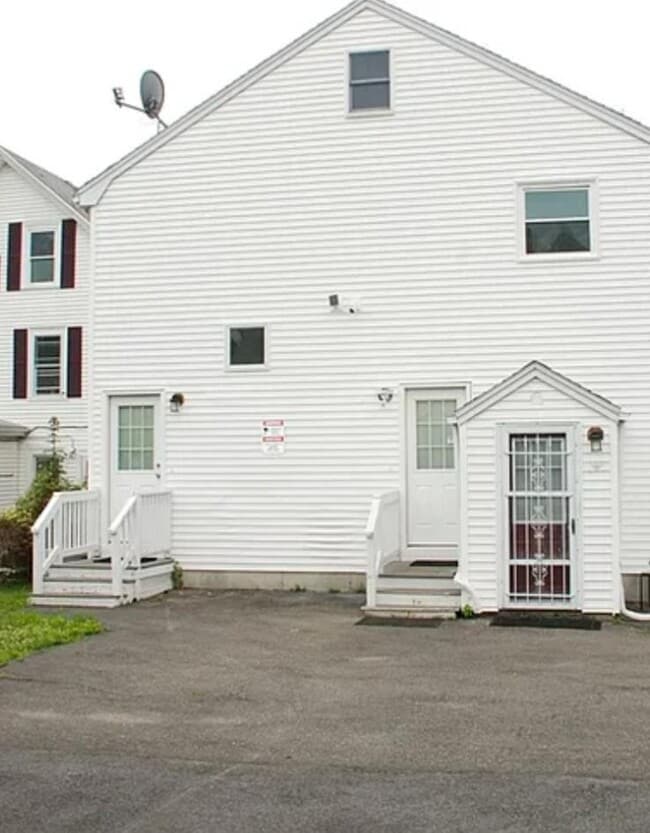 Primary Photo - 61 Tracey St