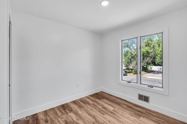 Building Photo - 24 Woodlark Rd