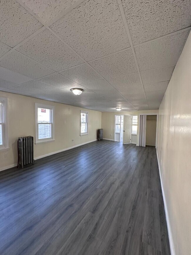 Building Photo - 153 Vine St