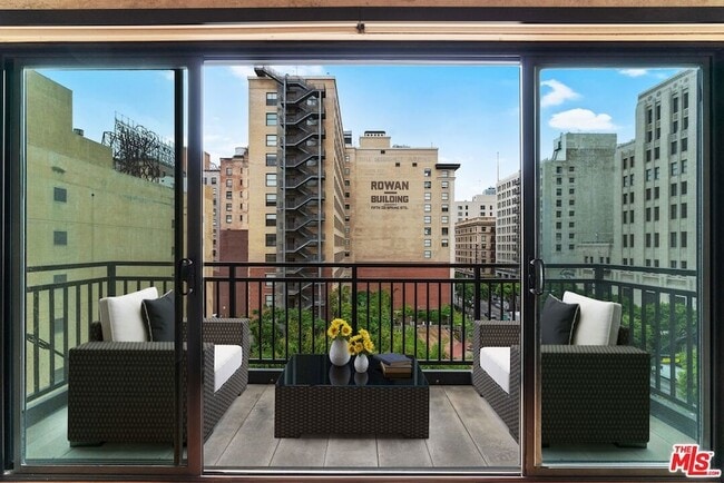 Building Photo - 416 S Spring St