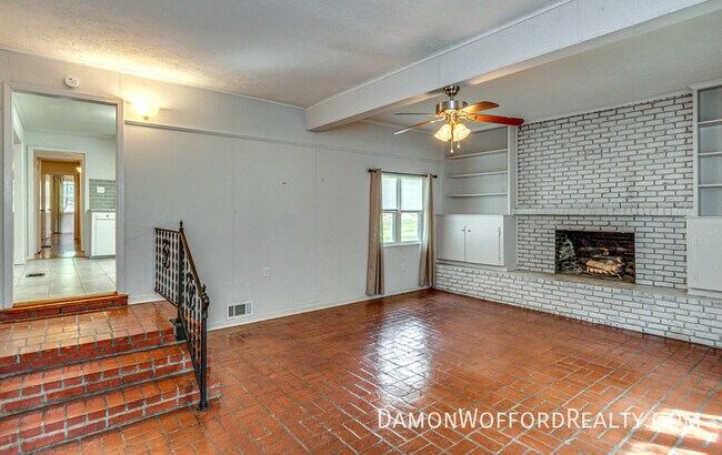 Building Photo - 1827 Parkridge Dr