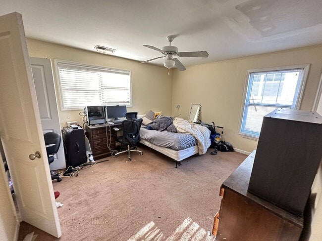 Building Photo - The Retreat @ Magnolia Bluff!