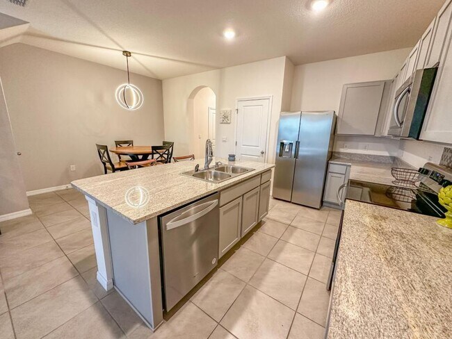 Building Photo - 5363 Pinecone Ct