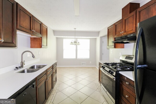 Building Photo - 858 Martin Rd