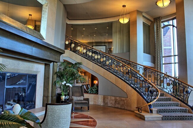 Building Photo - 2400 E Cherry Creek S Dr