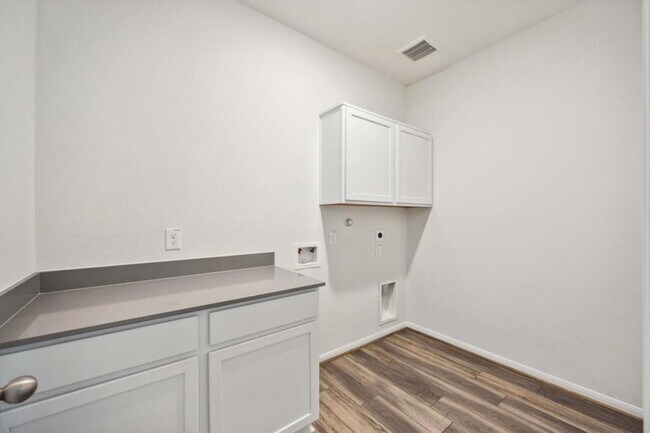 Building Photo - 15246 White Moss Dr