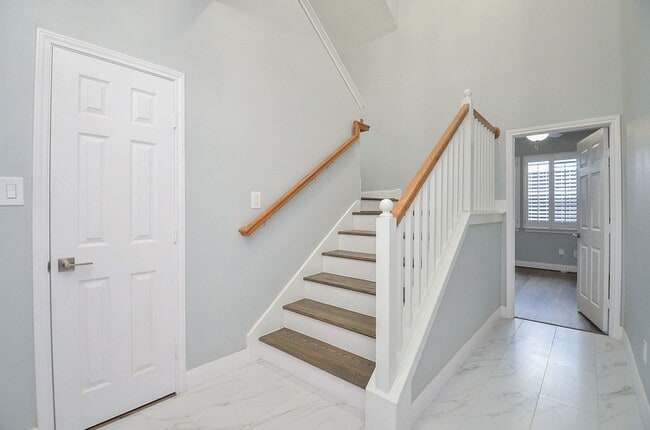 Building Photo - 1016 Studer St