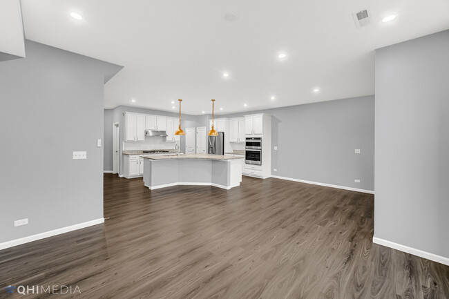 Building Photo - 597 Watercress Dr