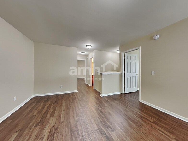 Building Photo - 153 Fox Glen Ct