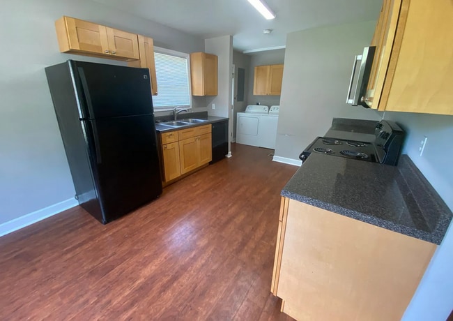 Building Photo - 3 BD/2 BA