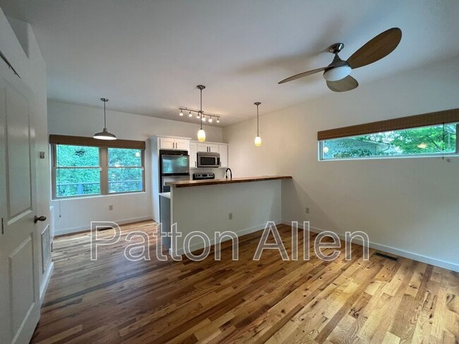 Building Photo - 103 Deaver St