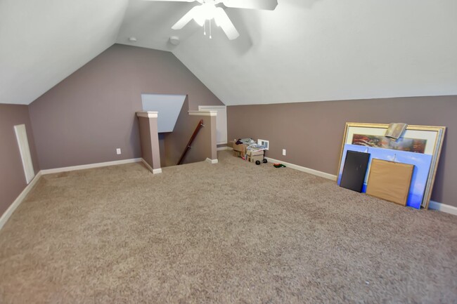 Building Photo - Pet Friendly Three Bedroom with Bonus!