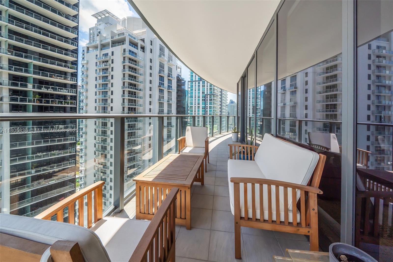 Building Photo - 1000 Brickell Plz